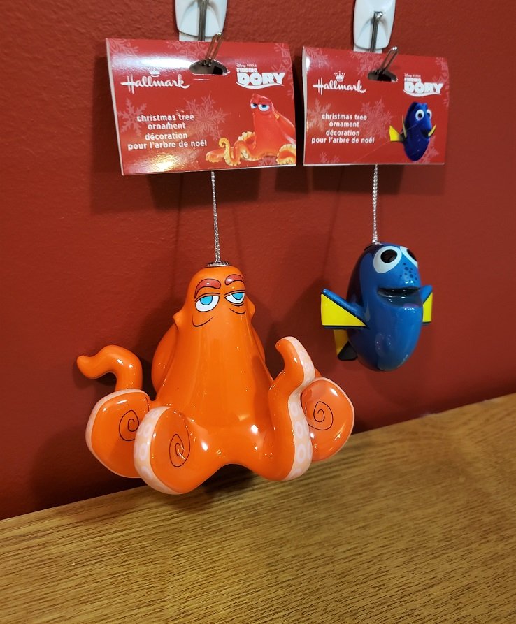 Hallmark Disney Finding Dory Set of 2 Dory Hank Decoupage
